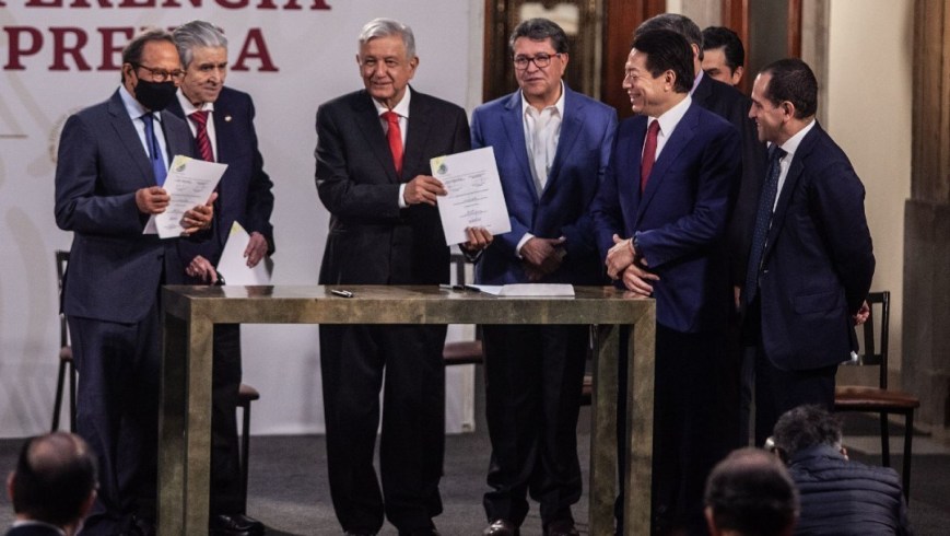 Nueva Reforma a las pensiones; continuidad de las AFORES,                                       pactada con los empresarios y  charros