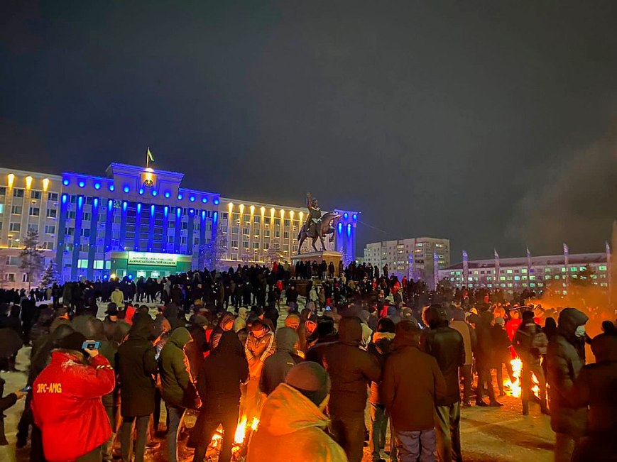 KAZAJISTÁN Los obreros  se levantan contra el régimen corrupto