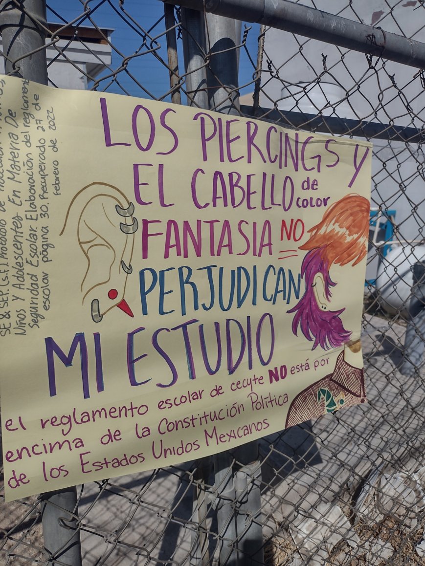 «Un reglamento escolar no puede estar por encima del derecho a la Educación» Cecyte Xochimilco: estudiantes se manifiestan con carteles
