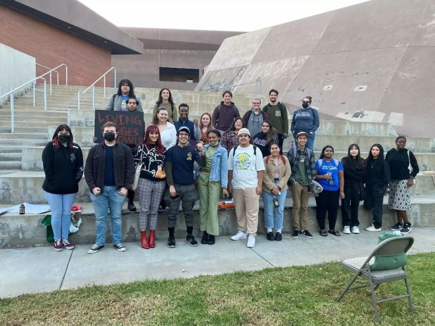 48,000 trabajadores académicos (as) de la Universidad de California en huelga