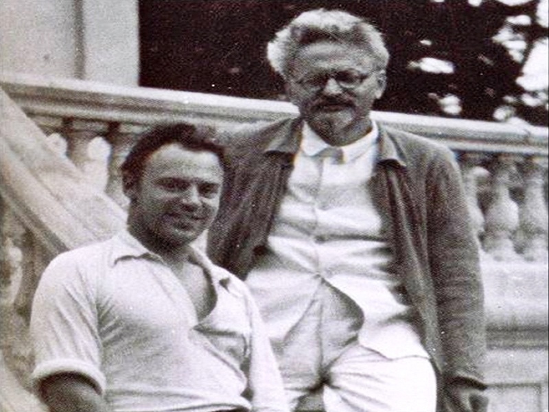 Regresar a los fundamentos del combate por el socialismo.