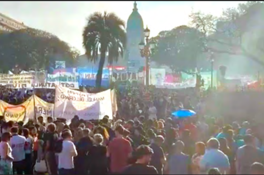 Argentina: Un primer golpe a la política de Milei