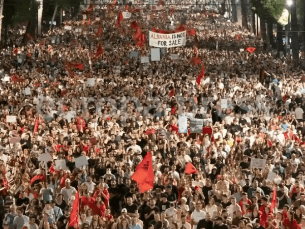 Albania: ¿Cómo hacer ceder al poder?